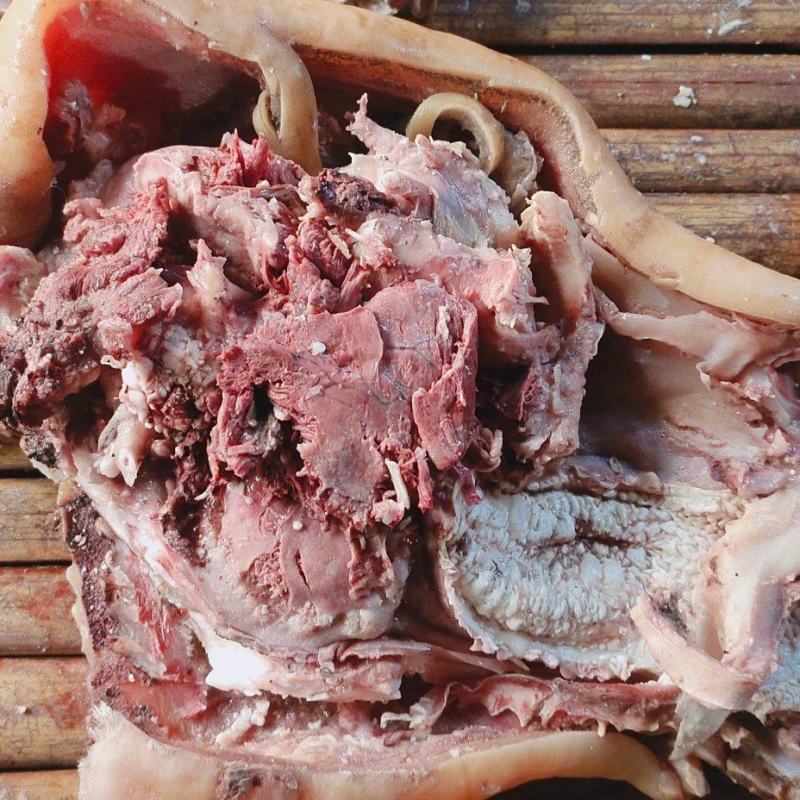 《清真牛副产品》原味带皮牛头肉，也可加工制作五香，酱香。