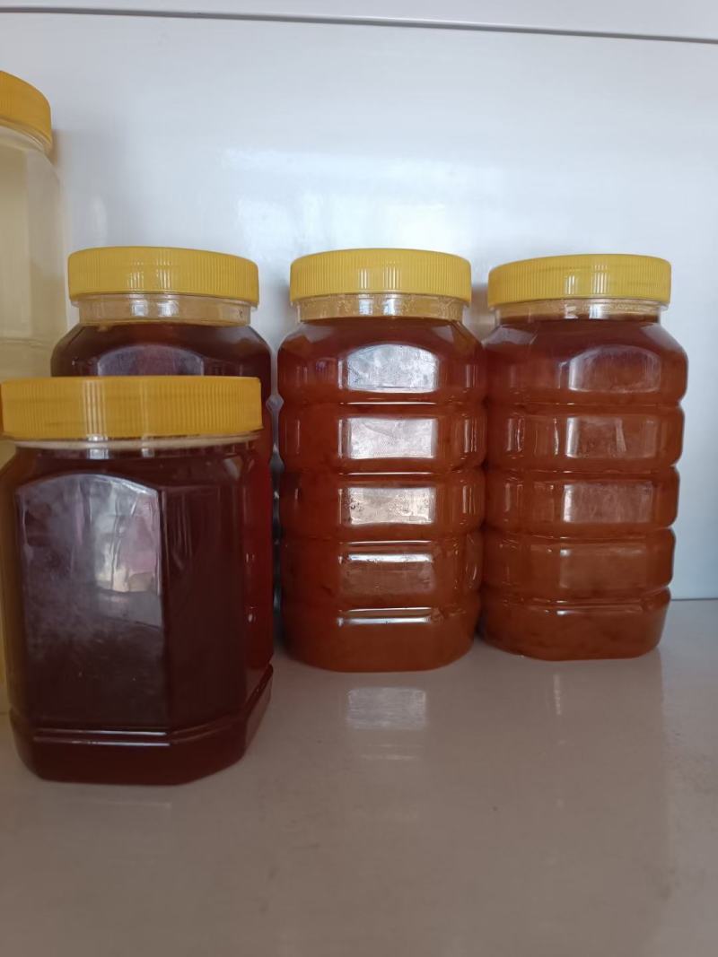 农家蜂蜜最正尊，都是小蜜蜂的工劳，我只负责销售