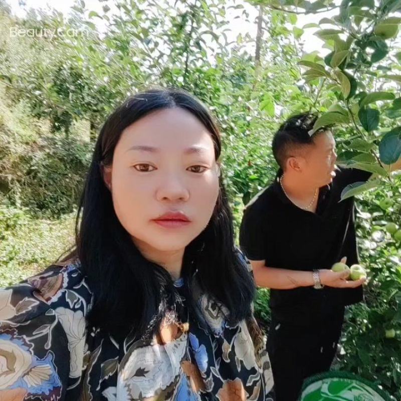 欢迎各位老板的光临，新香蕉苹果已大量上市。