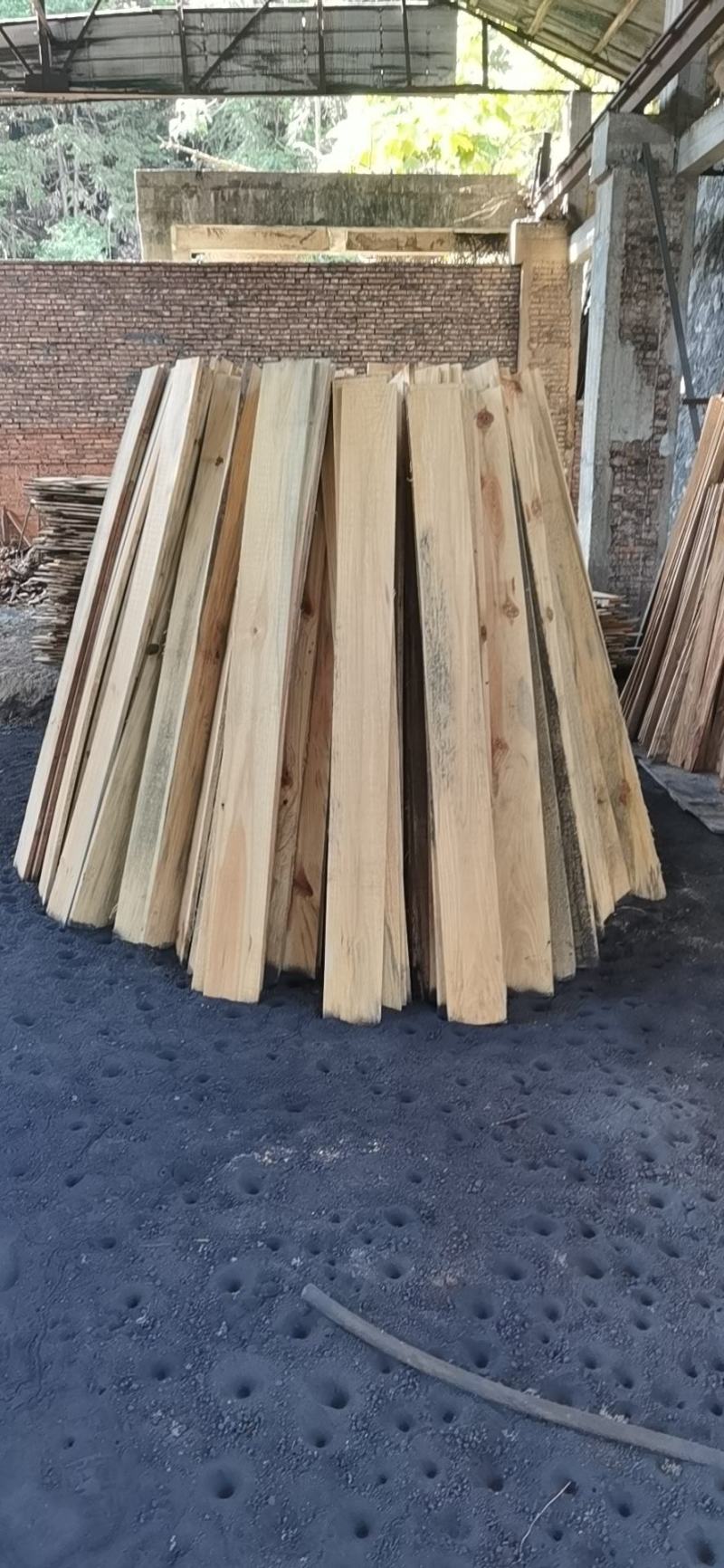 原木，杉木，杂木，各种工地用木，家具木材，装修木材！