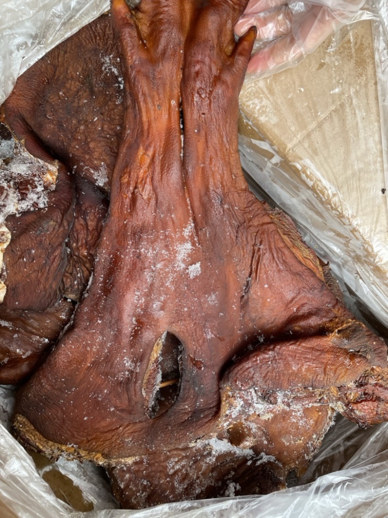 烟熏对开腊猪脚一手工厂餐饮净菜食品供应地摊新模式