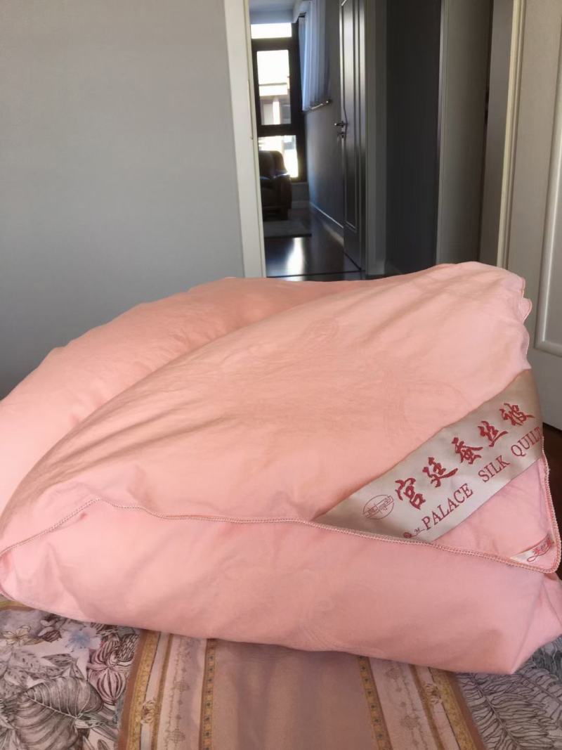 夏凉蚕丝被的促销活动开始，都是纯手工制作蚕丝被，价格很优