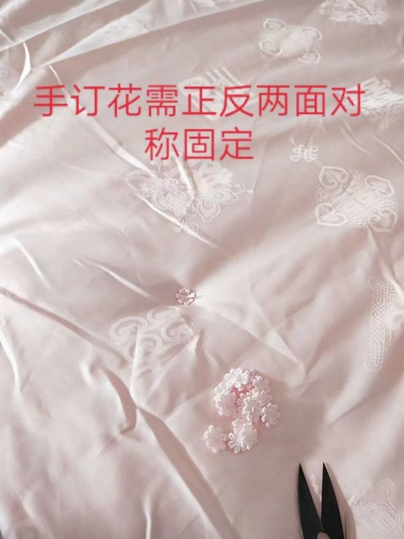 被子。蚕丝被注销活动开始。送礼品直播团购。价格很优。