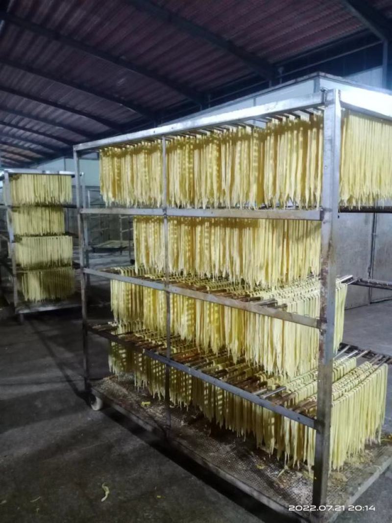 福建南平特有的黄豆腐竹，不含淀粉。手工制作，煮的熟煮不烂