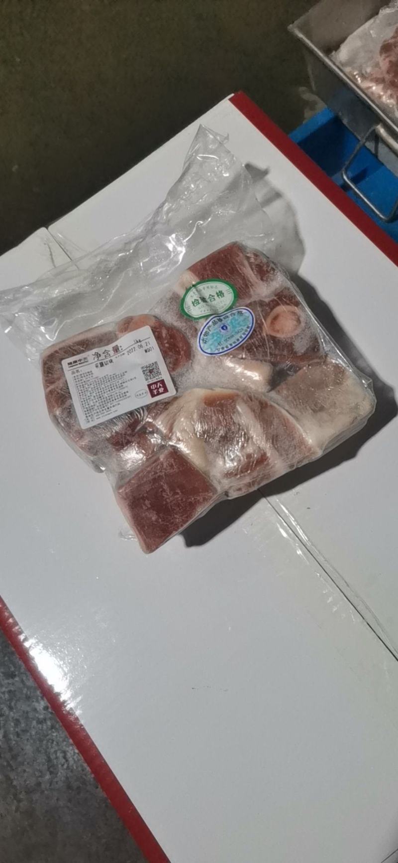 草膘羊-羊前腿肉切块，新鲜速冻，品质好，色泽红润