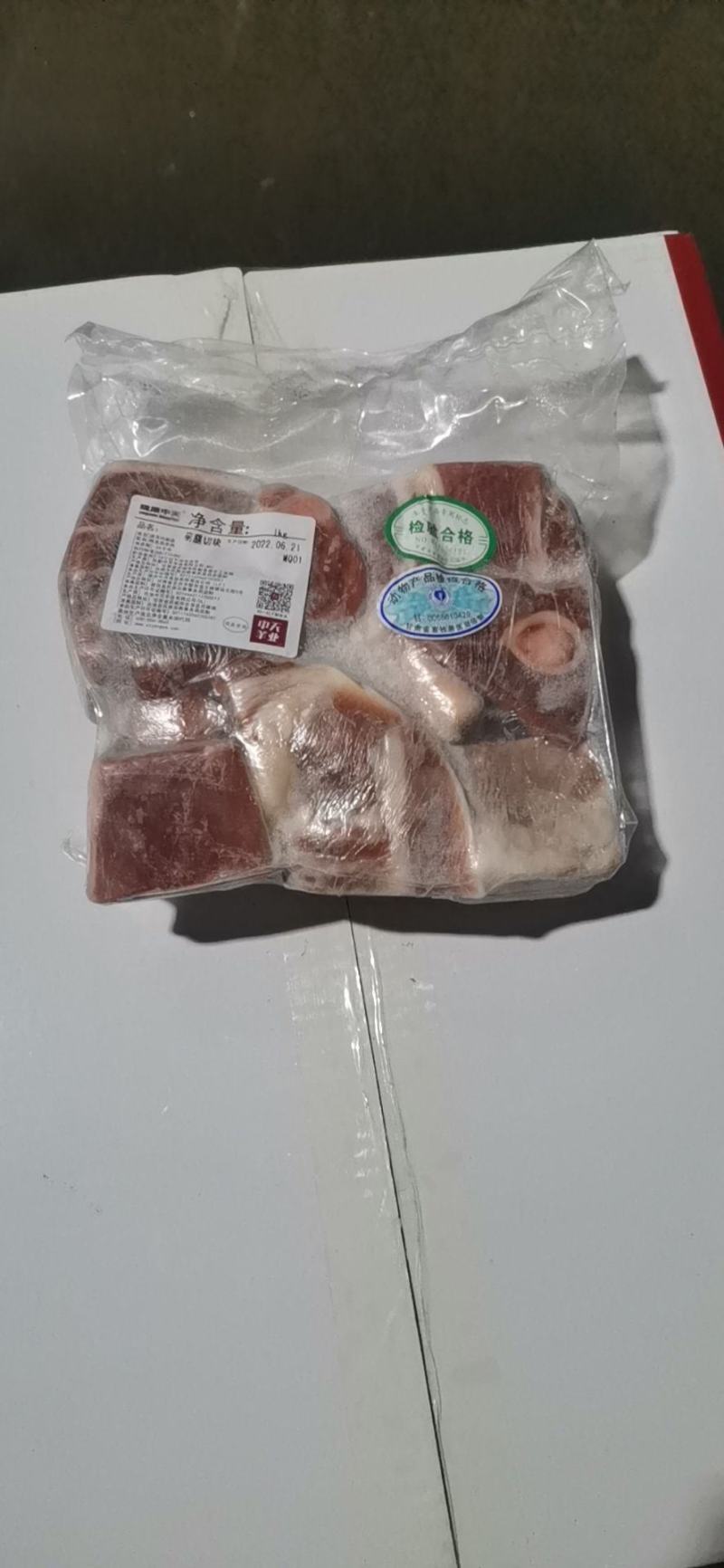 草膘羊-羊前腿肉切块，新鲜速冻，品质好，色泽红润