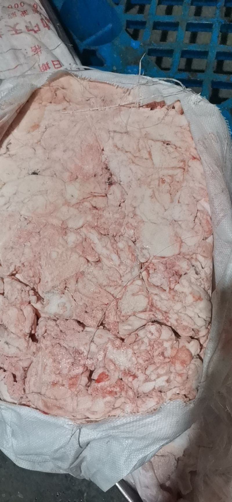 草膘羊-羊尾油，精选，色泽光亮，是烧烤店烤串的上等佳品