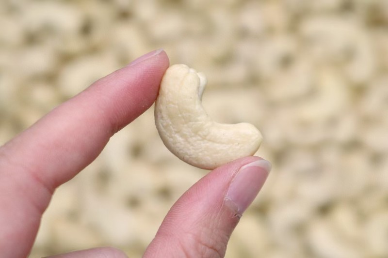 广州人240中号生腰果特级货炒菜配料一件代发批发货源