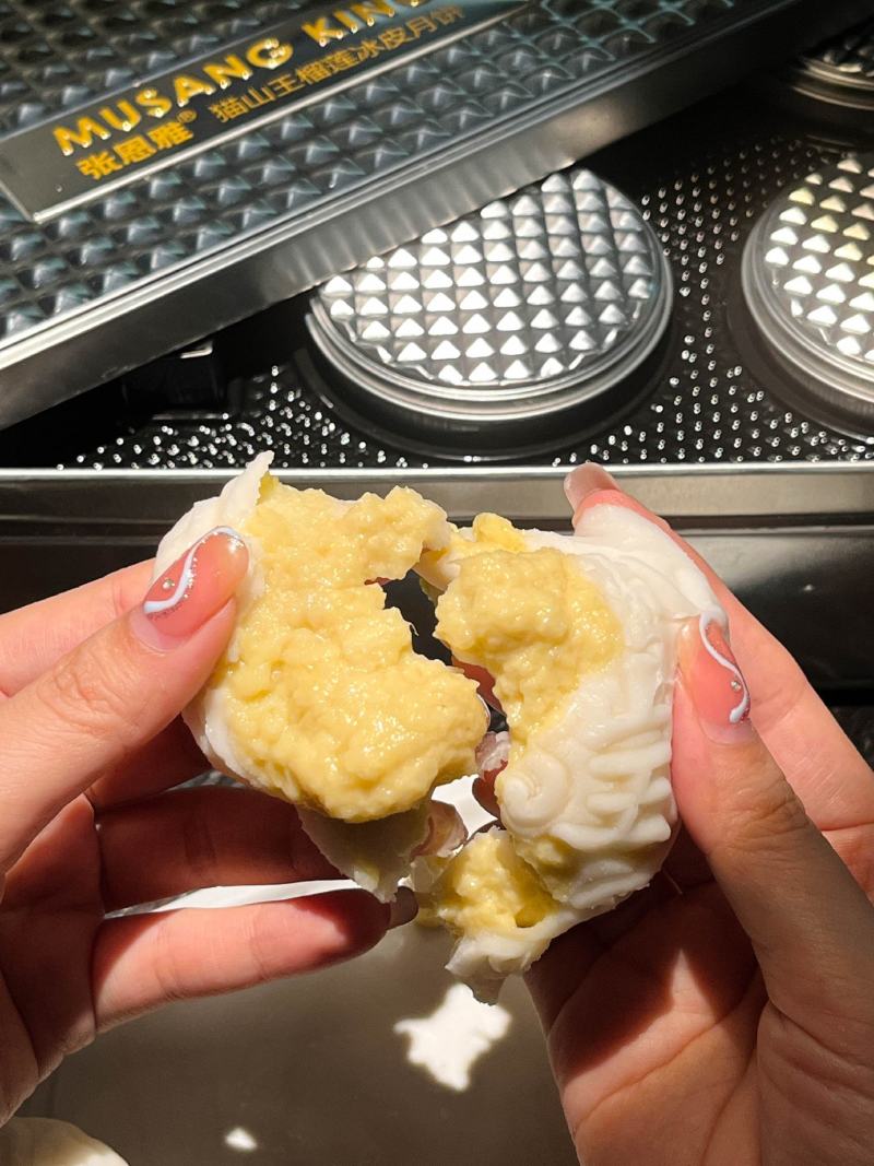 张恩雅猫山王榴莲冰皮月饼纯榴莲肉包装大气中秋送礼体面