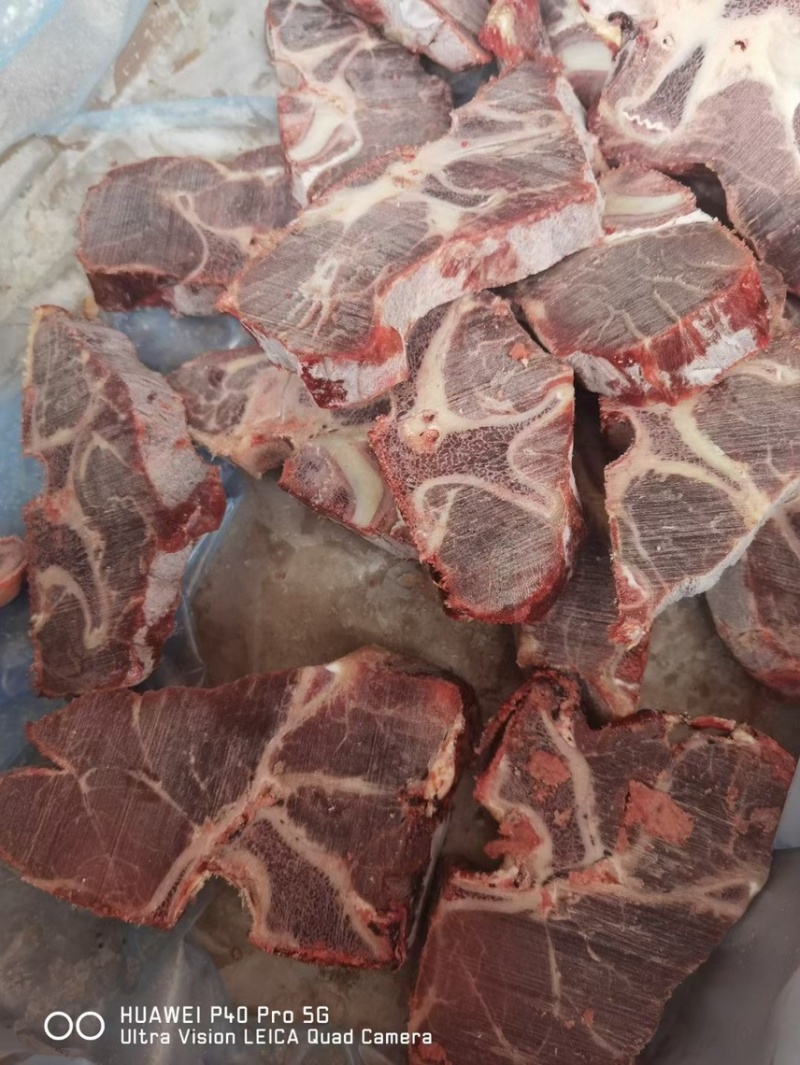 满肉牛脖骨可按客户要求切好。质量保证肉多多