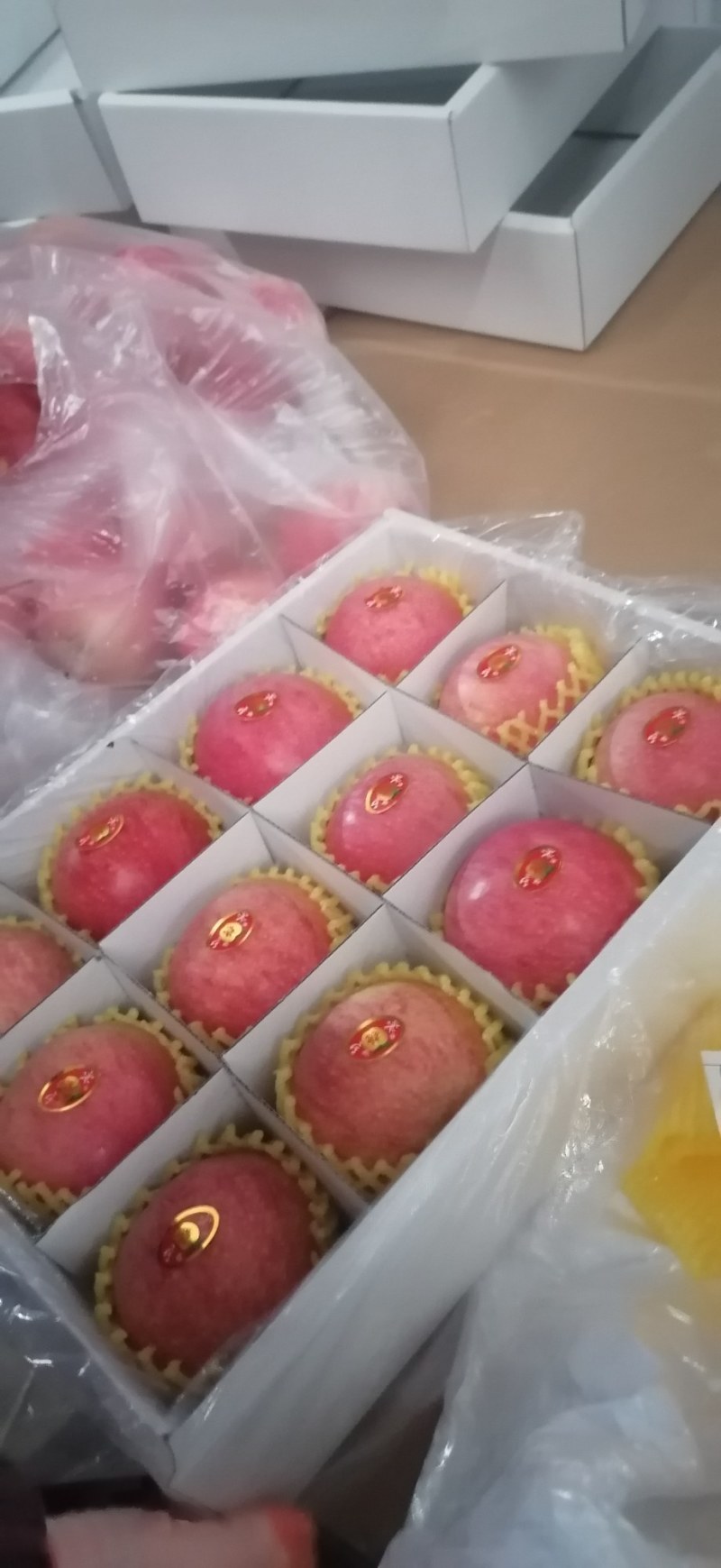 白水苹果产地直销（嘎啦，红甜富士，红星，晚熟富士，秦冠）