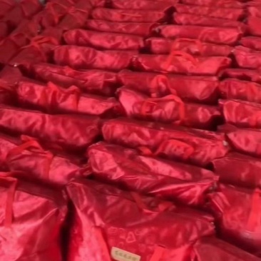 纯手工桑蚕丝被。对接超市。送礼品。质量保证，价格很优。