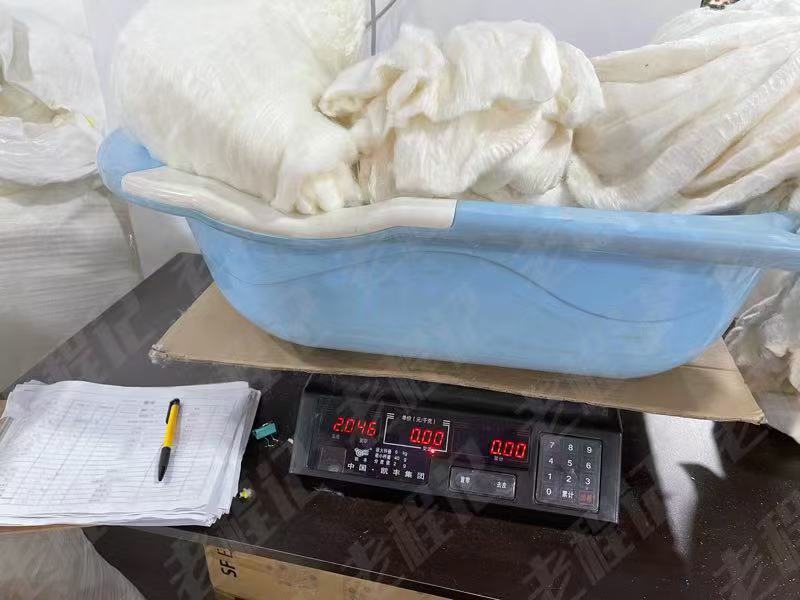桑蚕丝自己养蚕自己加工。买的放心，行了的，联系我。