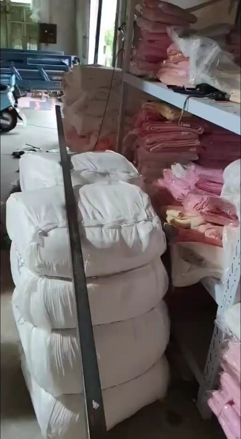 桑蚕丝自己养蚕自己加工。买的放心，行了的，联系我。