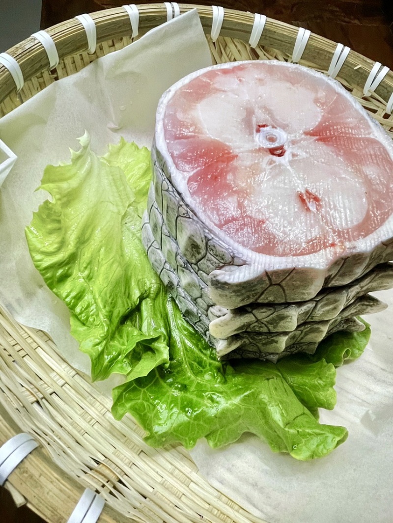 鳄鱼尾巴肉肥瘦相间定期屠宰保证新鲜欢迎合作