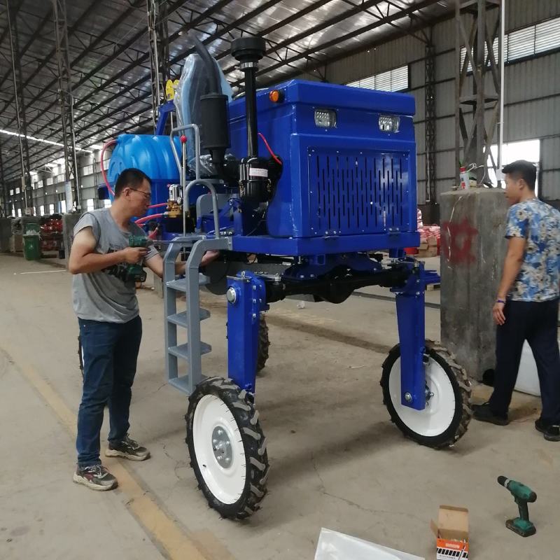 厂家直供四驱乘坐式喷杆打药车25马力四驱打药机欢迎来电咨