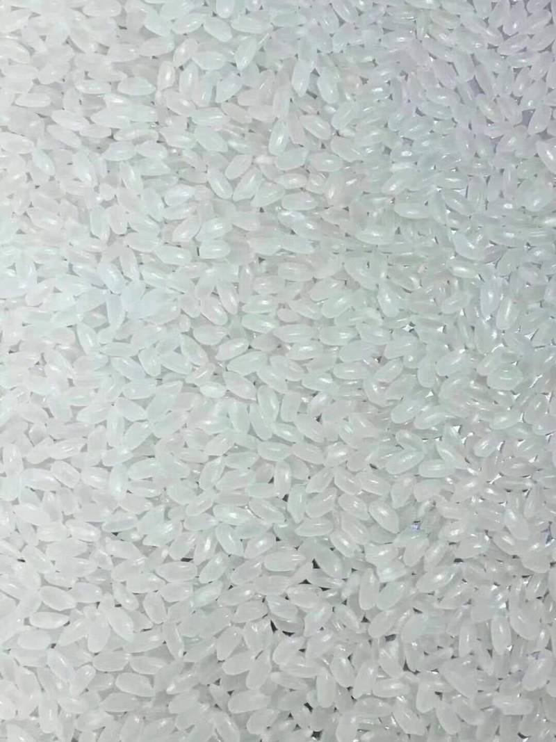 出售东北大豆，寻求老板前来合作收购，可以代收，原粮充足。