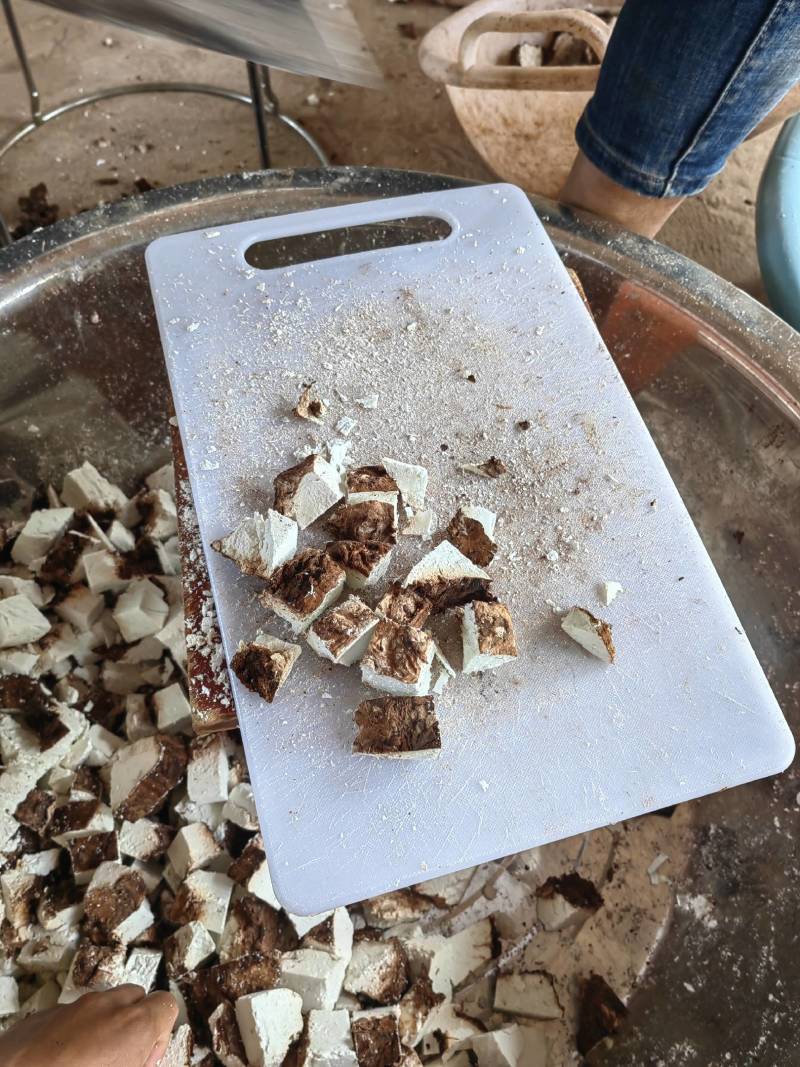 云南水洗带皮茯苓无硫天然晒干在也不用担心买到假茯苓中药材