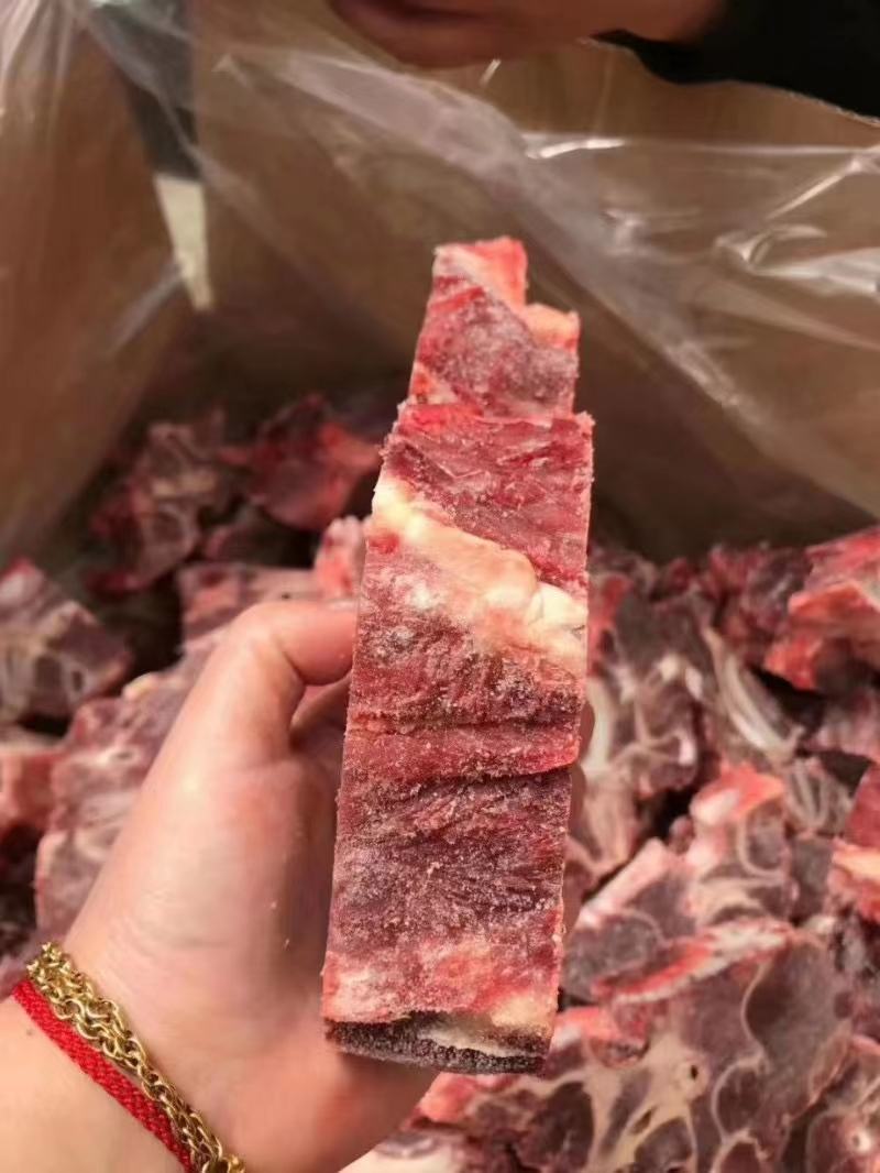 满肉牛脖骨，纯干货，饭店商超长期供应，可整块，可锯块。