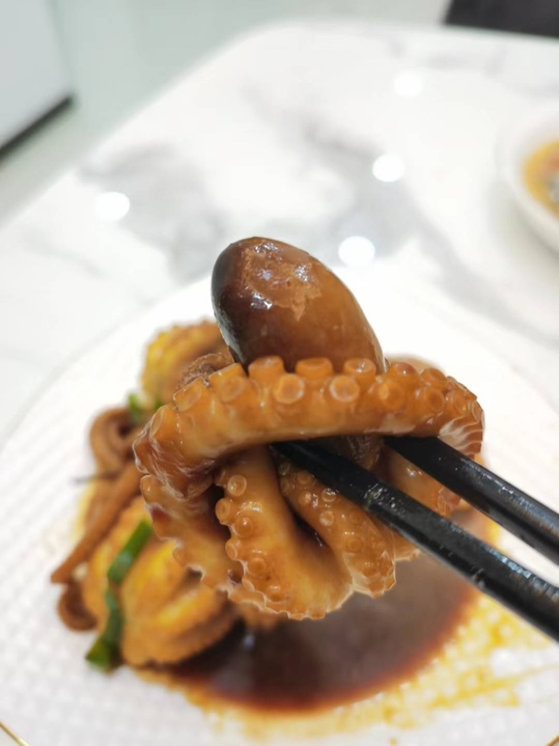 长腿八爪鱼线稍小长腿连云港本地章鱼冷冻批发