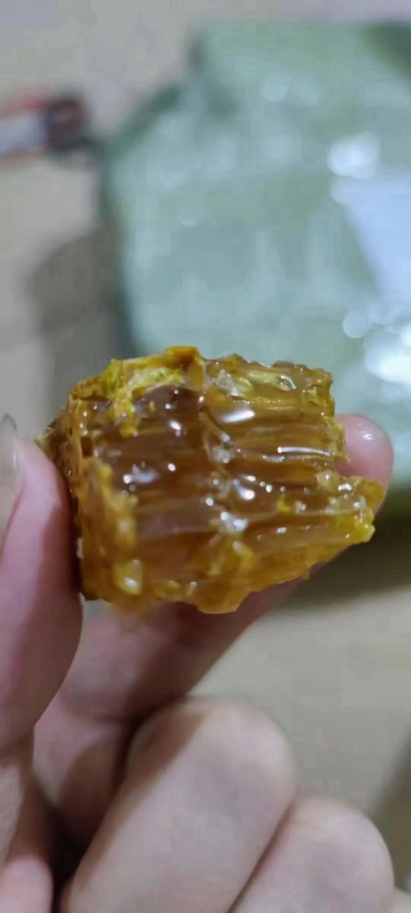 蜂巢蜜蜂蜜结晶蜂蜜岩蜂蜜地摊展会一手货源