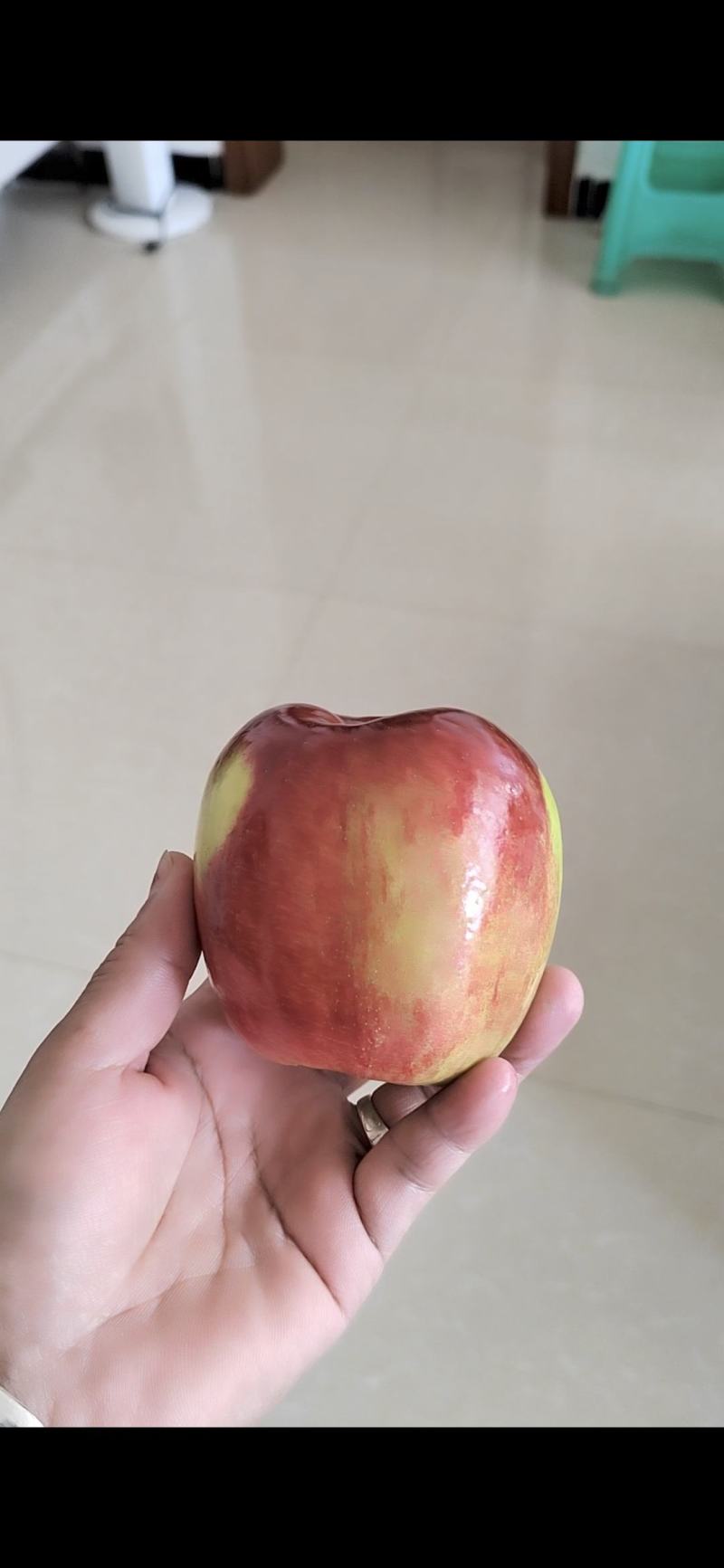欢迎各位老板的光临，昭阳区早熟苹果已上市，这个是华硕苹果