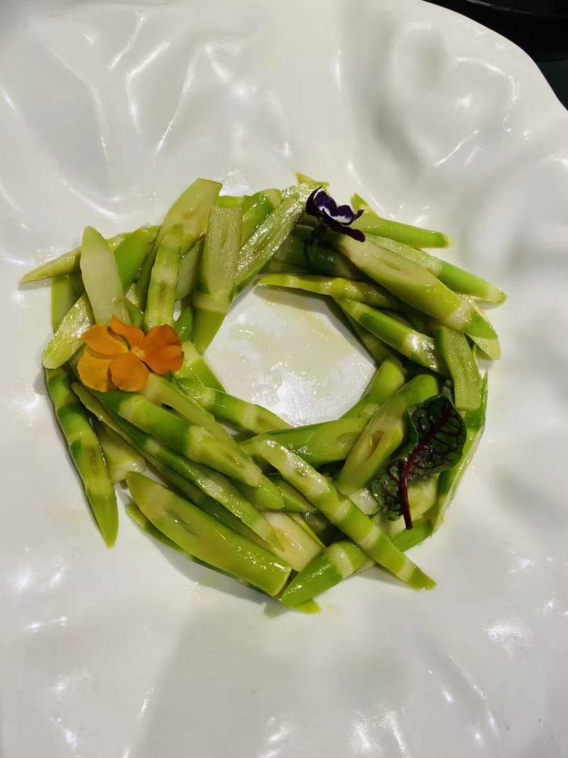高山绿笋，源于自然，口感细腻，色绿肉厚，食材佳品