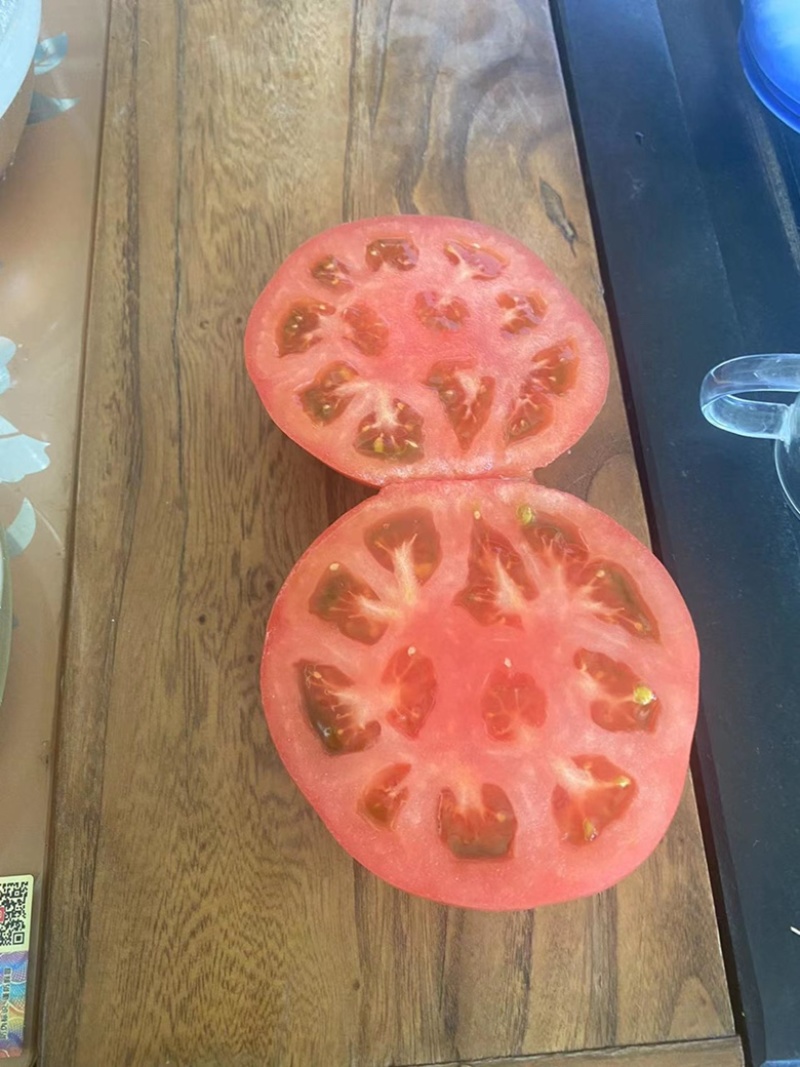 大果口感番茄，青肩浓绿，黄金线明显。
