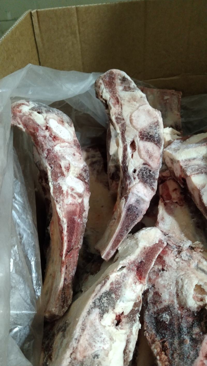 牛排骨，色泽鲜艳肥瘦相间，骨肉相连长年有货质量保证