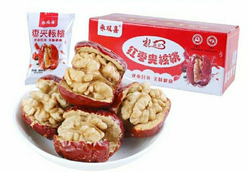红枣夹核桃选用优质新疆大枣优质核桃仁加工而成全国发货