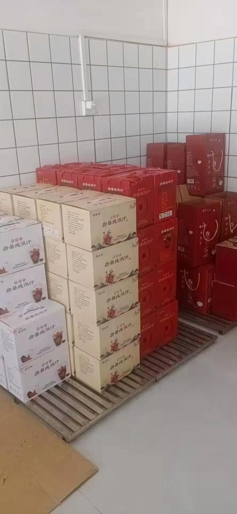500克小坛酒每件六坛，礼品盒