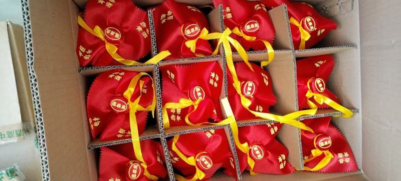 500克小坛酒每件六坛，礼品盒
