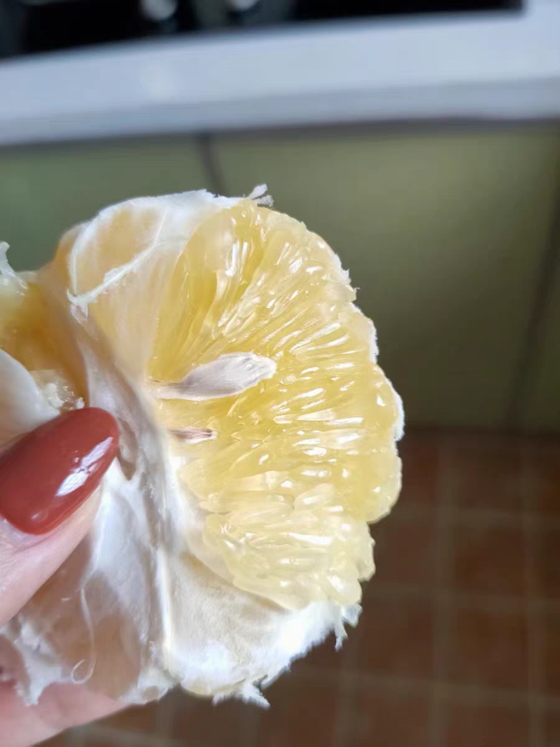 平和葡萄柚，皮薄肉多，鲜甜多汁，富含维生素C，量大从优。