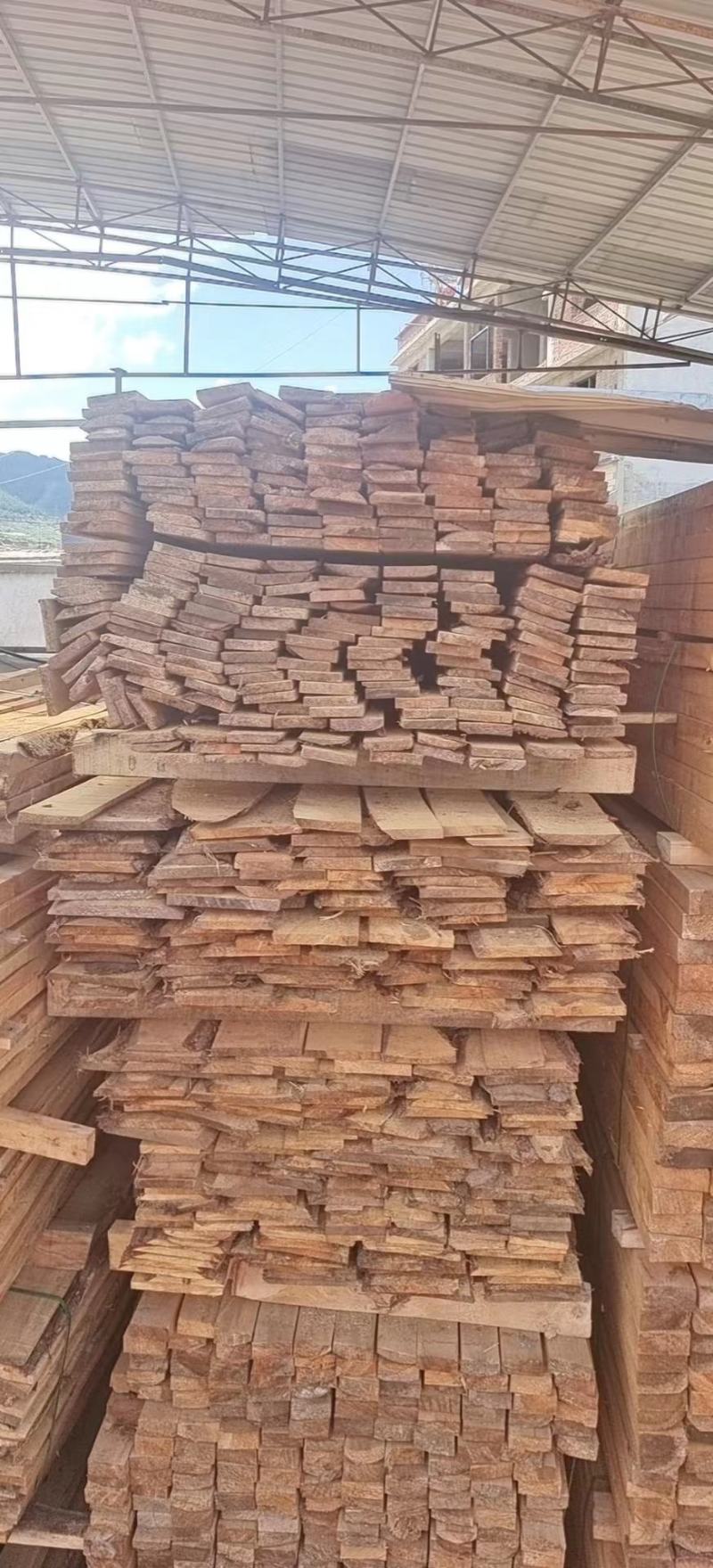 木材板材，撑杆，打桩杆，托盘料，龙骨条，等木制品，价格优