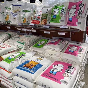 白象牌小麦粉采用瑞士布勒设备，净化水润麦技术底价20吨起