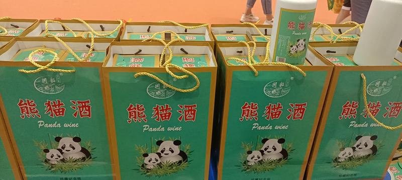 厂家发货熊猫酒42度一箱六瓶配三个手提袋