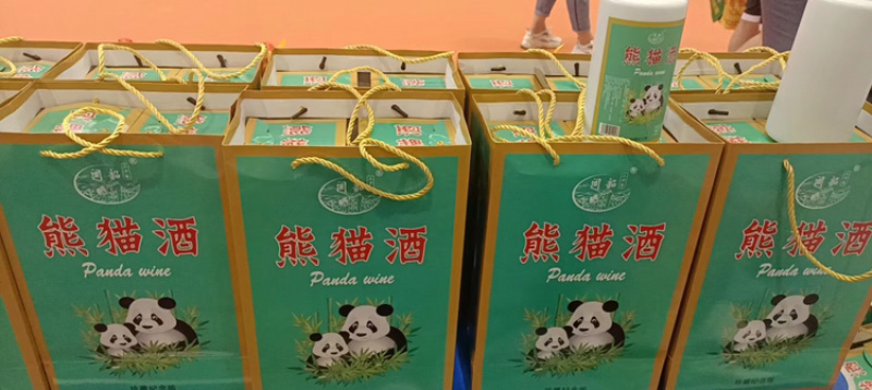 厂家批发熊猫酒42度一箱六瓶配三个手提袋