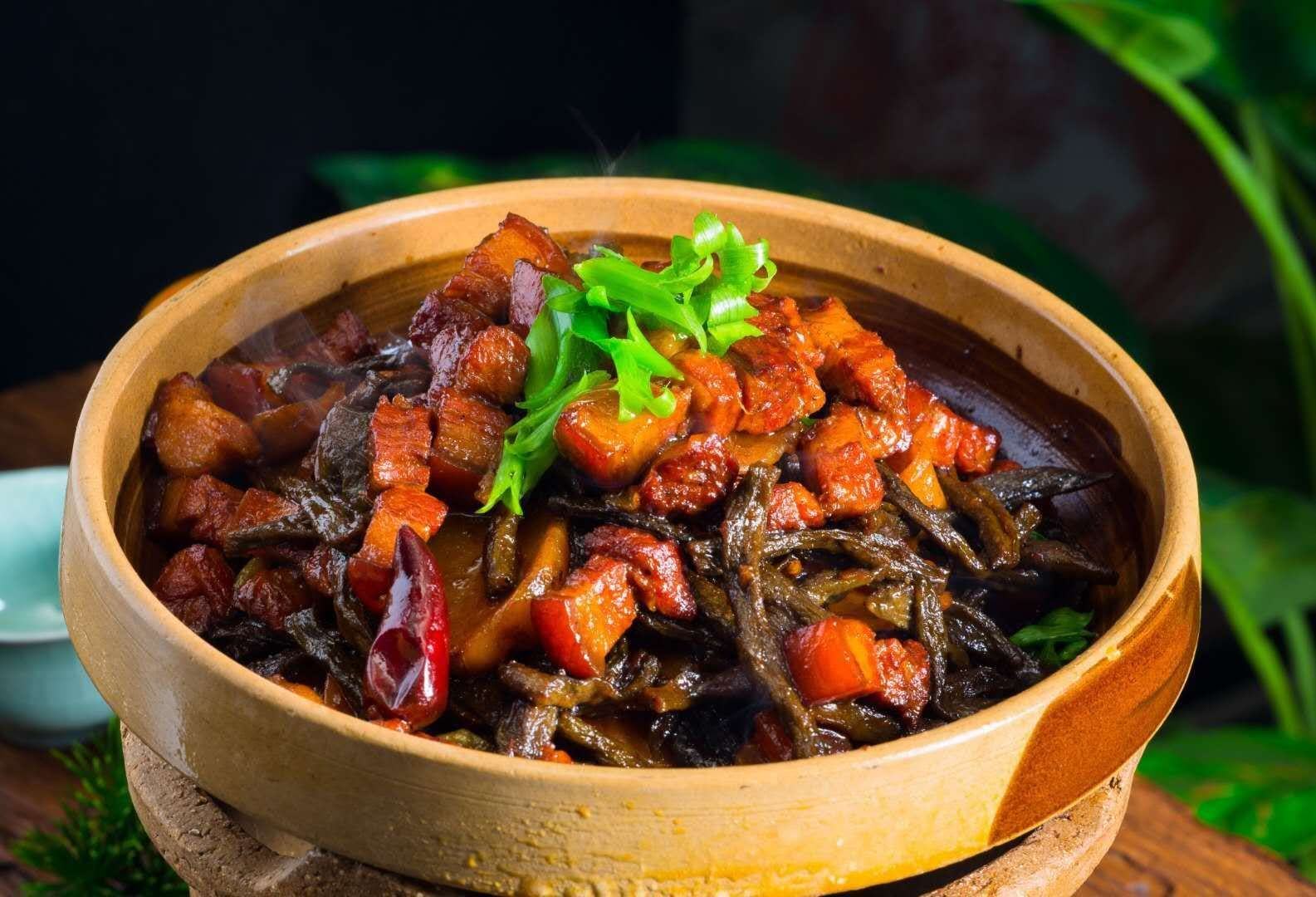 香菇滑鸡煲仔饭成品图