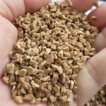 核桃壳，核桃壳粉富含大量维生素纤维素，可做饲料物质填充等