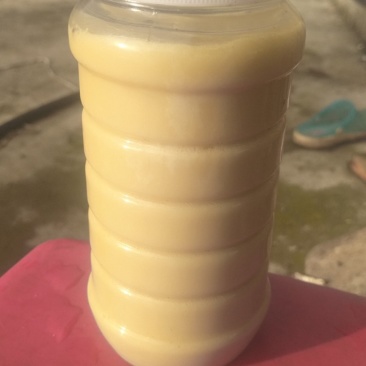 土蜂蜜，老爸自己在家的老房子上养了8个，保证纯真，假一赔
