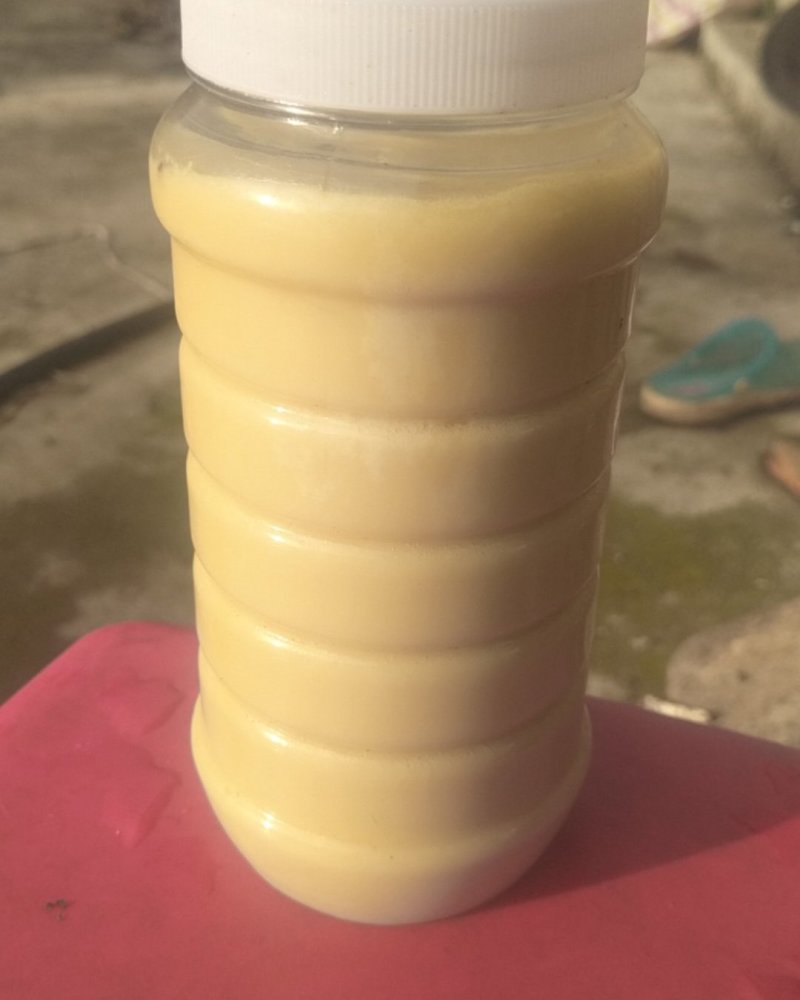土蜂蜜，老爸自己在家的老房子上养了8个，保证纯真，假一赔