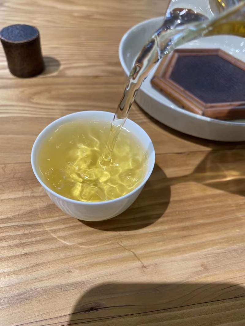 云南古树纯料白茶临沧产品白莺山老树特级高品质老白茶