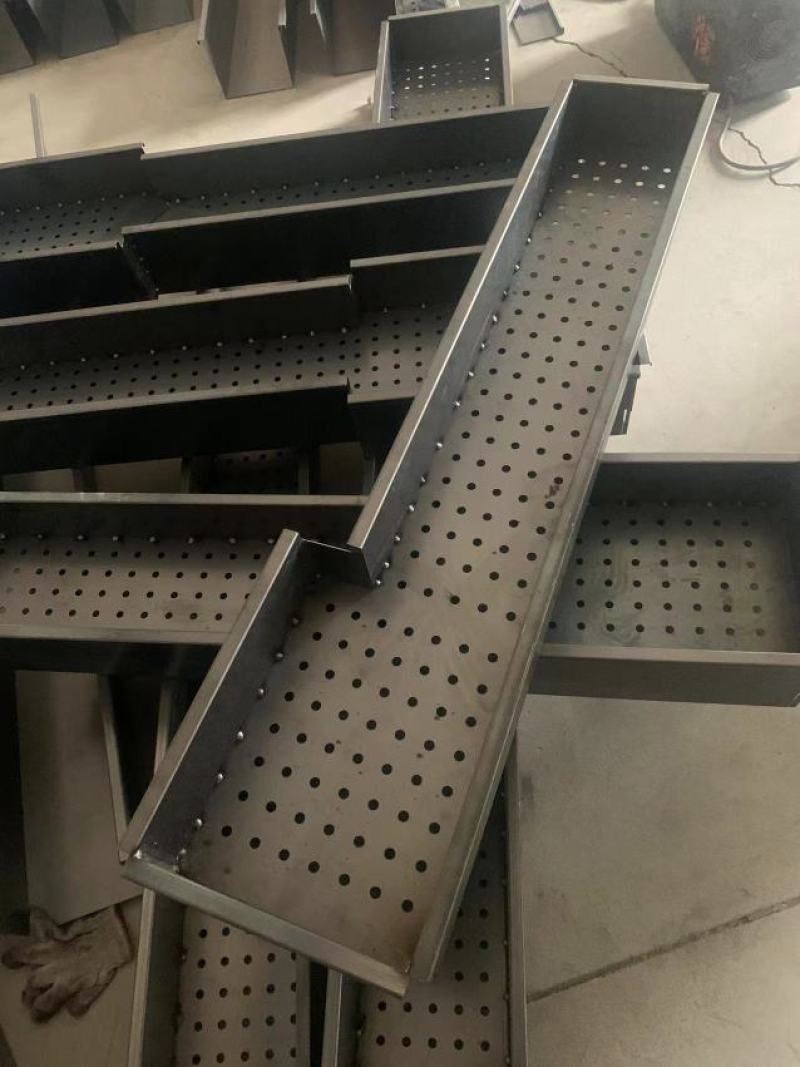 烧烤用具，烧烤炉，使用方法简单，结实耐用，做工好。可订做