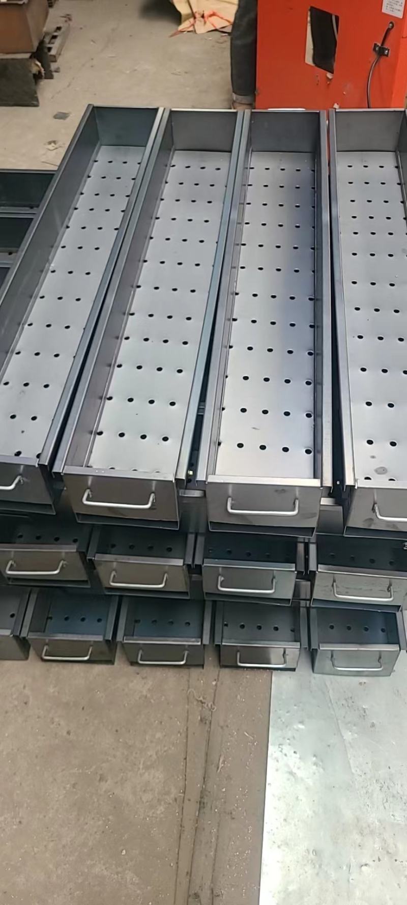 烧烤用具，烧烤炉，使用方法简单，结实耐用，做工好。可订做