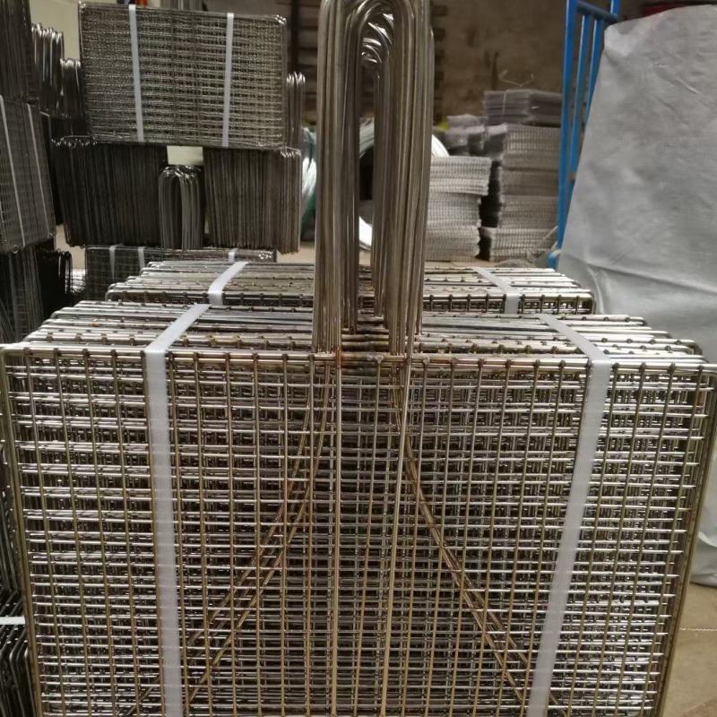 不锈钢烧烤夹，尺寸25*40厘米，使用方法简单结实耐用。