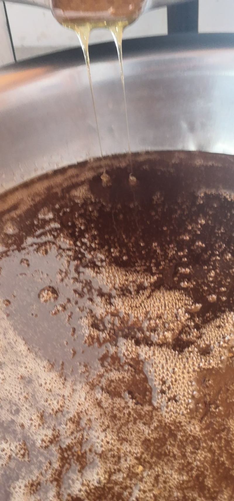 深山土蜂蜜热销中，正宗土蜂蜜