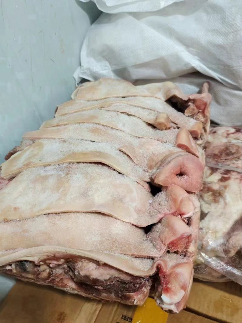 生的猪头肉新鲜去骨劈半猪脸肉，价格便宜一手货源。