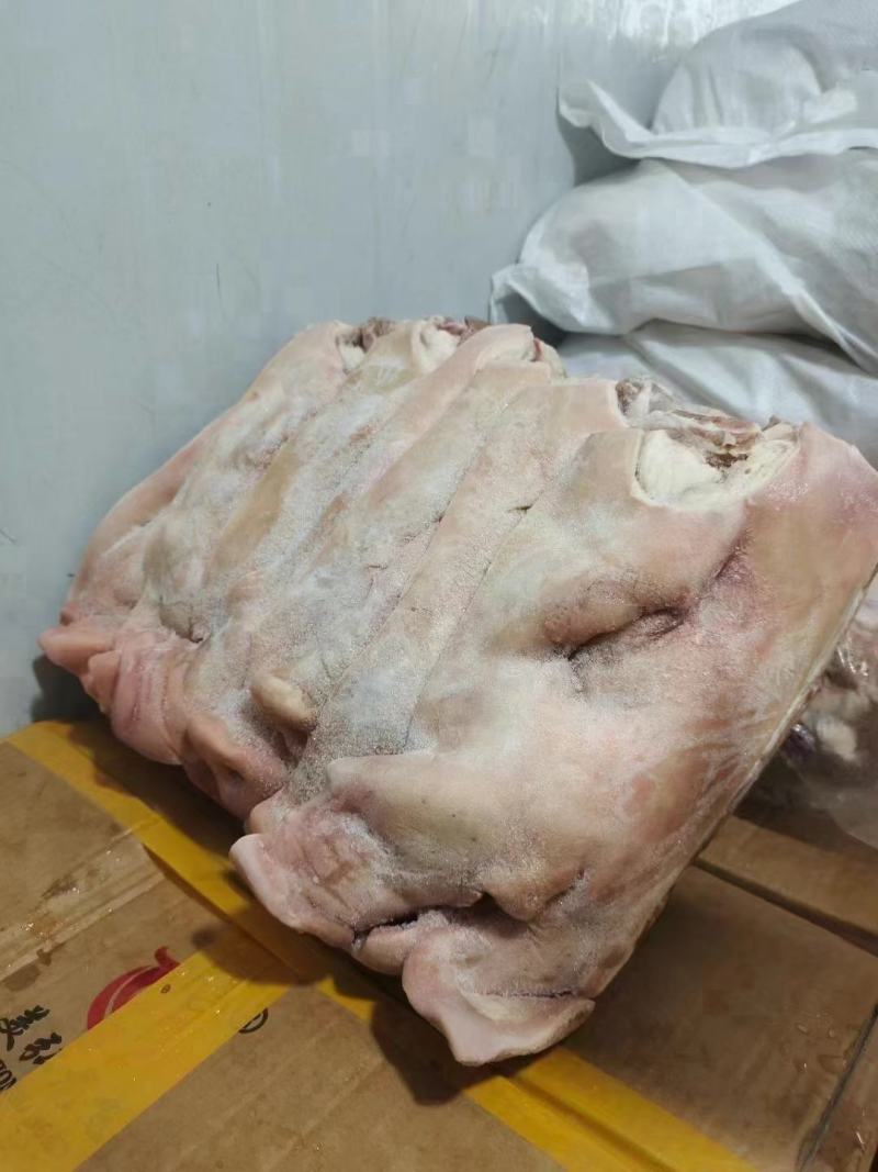生的猪头肉新鲜去骨劈半猪脸肉，价格便宜一手货源。