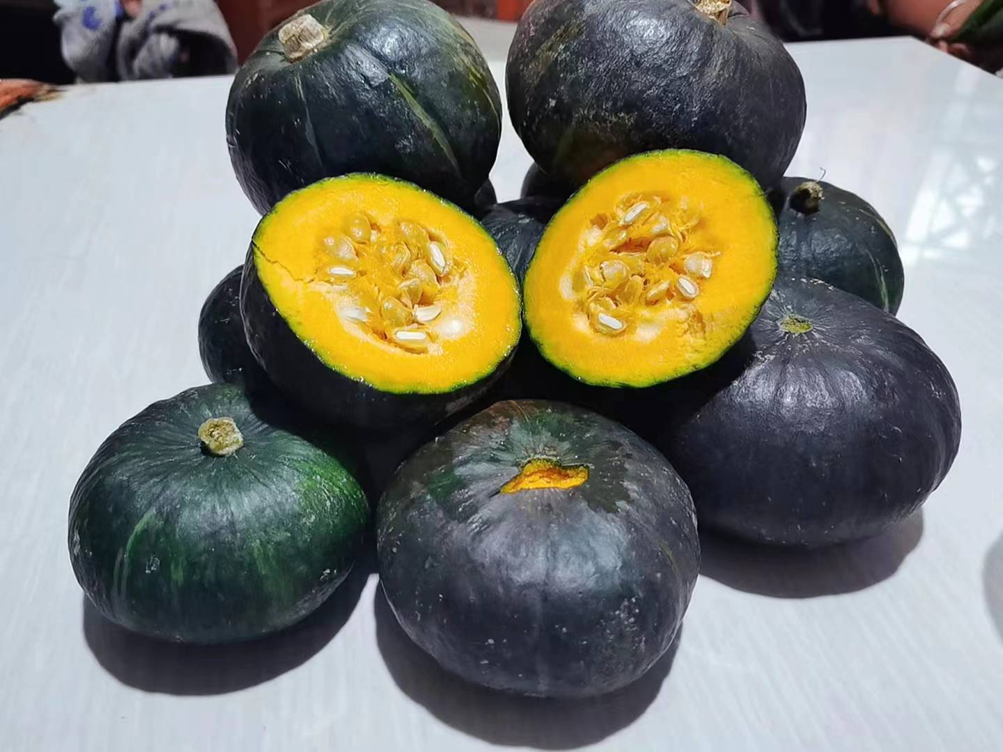 黄瓜和冻豆腐炖菜餐桌搭配图