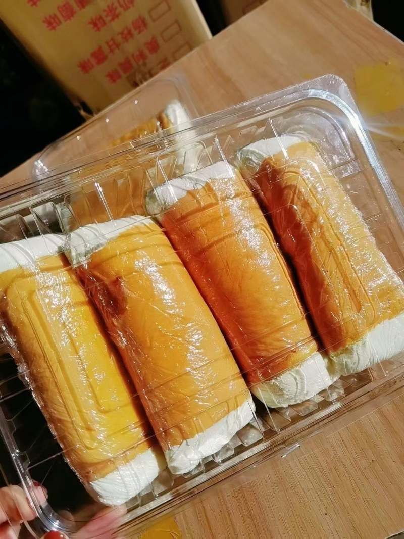 奶油蛋糕卷，一盒4卷，一箱12盒